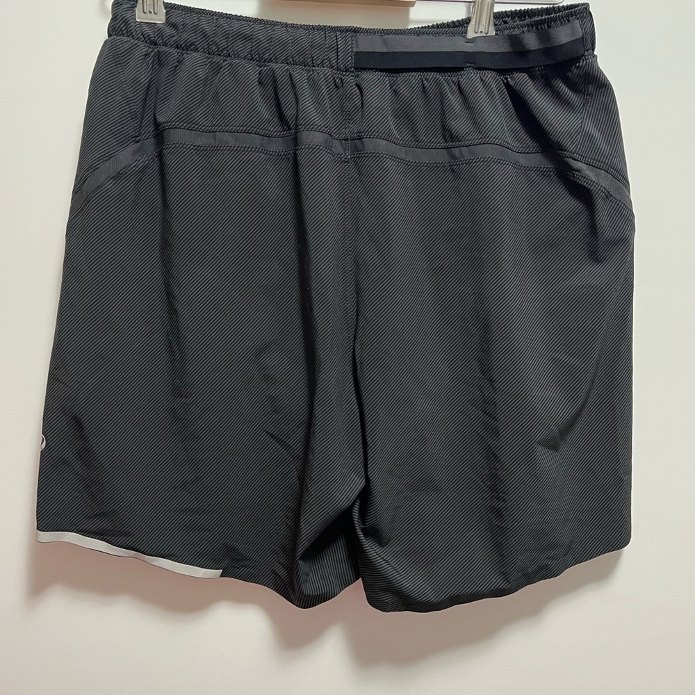 Lululemon Men's Dark Grey Lined Running Shorts Size Large - Picture 5 of 8